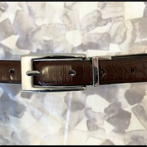 Reversible, faux leather textured belt